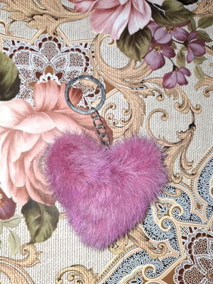 Fuchsia heart keychain like new