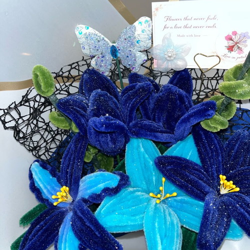 Blue bouquet made to order with 7 flowers in blue shades