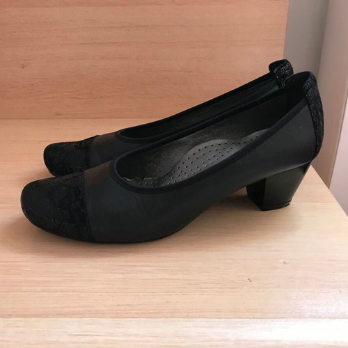 Salamander low heels black like new, size 37