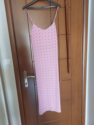 Mango dress small, like new, pink with side slit