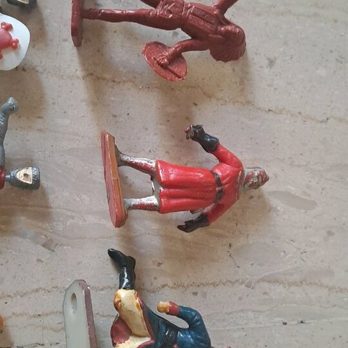 Small figures in good condition, pack
