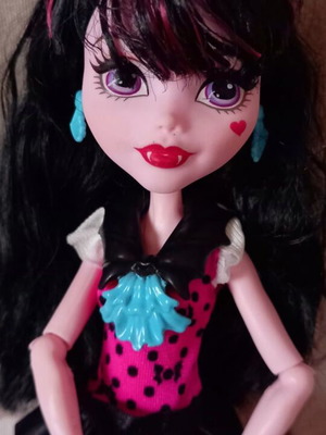 Draculaura doll used from First Day of School series
