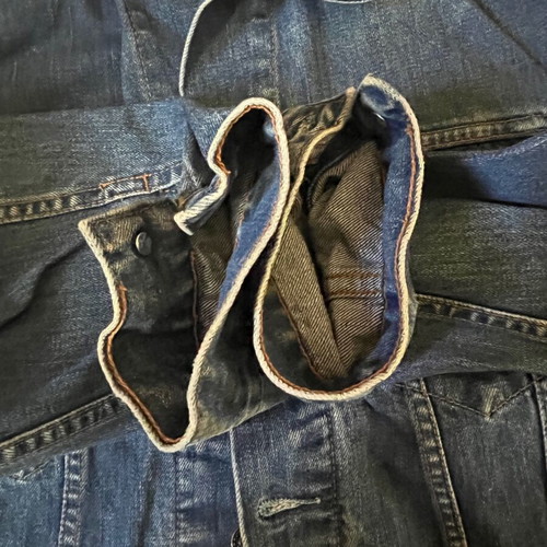 Levi's Original Trucker Denim Jacket Size M like new, blue