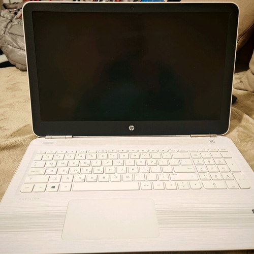 HP 15-aw006nv laptop like new, 8GB RAM, 240GB SSD, Windows 10, bag and mouse