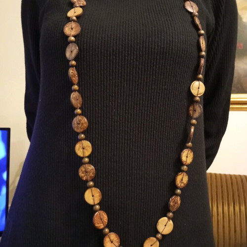 Wooden necklace like new, brown shades, length 134 cm