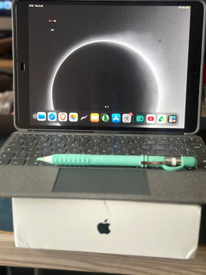 Apple iPad Pro 10.5” (2017) 64GB like new with Apple Pencil and Logitech Combo Touch keyboard