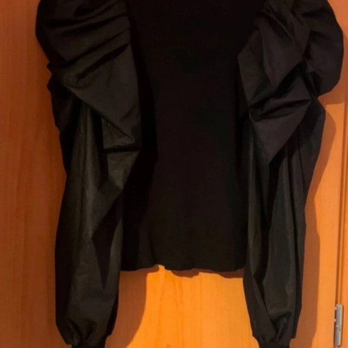 Blouse with puffed sleeves black like new size M