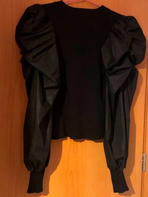 Blouse with puffed sleeves black like new size M