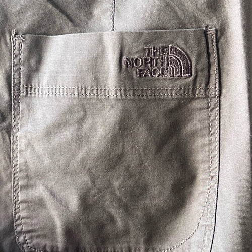 The North Face Cargo Capri women's pants new, size 6, khaki