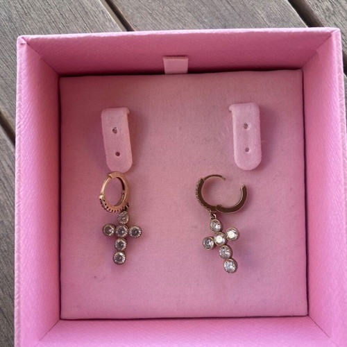 Mazaraki cross earrings like new, silver color