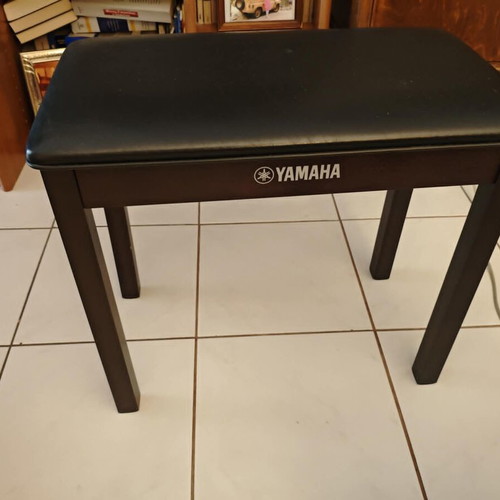 Yamaha YDP-163R Digital Piano and Rosewood Yamaha B1-R Piano Bench like new