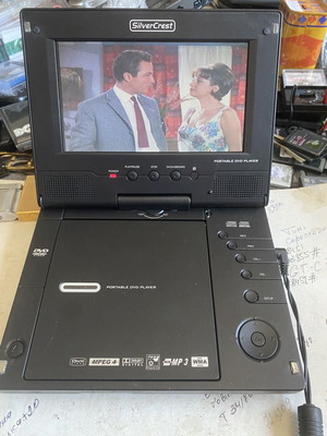 Φορητός DVD Player Silver Crest μεταχειρισμένος, η μπαταρία δεν κρατάει