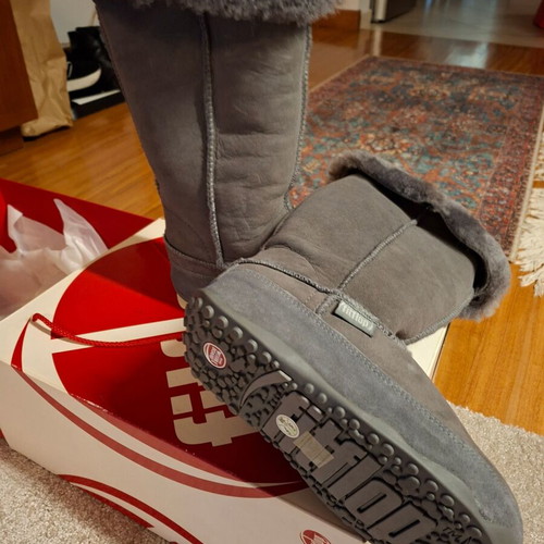 FitFlop boots new with sheepskin fur gray size 38