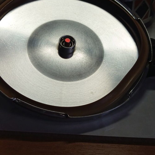 Pressure cooker used, lid needs repair, missing handle, small crack