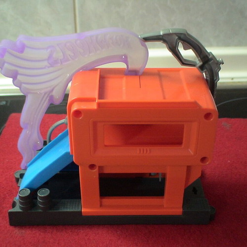 Hot Wheels City Downtown Super Fuel Stop playset, Mattel