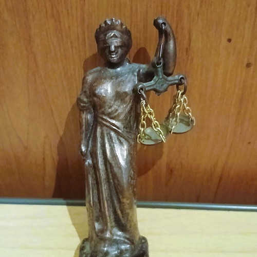 Αγαλματίδιο δικαιοσύνης μεταχειρισμένο, μπρούτζινο, Θέμιδα τυφλή