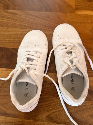 Training shoes size 33 like new