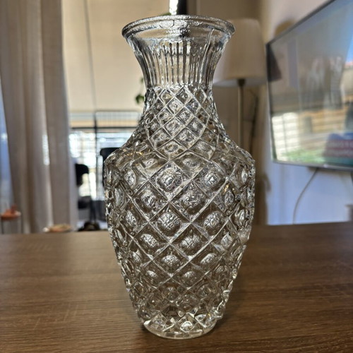 Glass vase with beautiful design like new