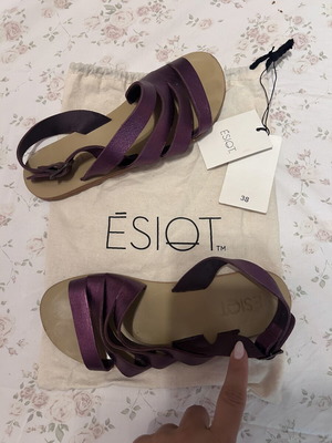 Esiot magenta sandals like new, size 38