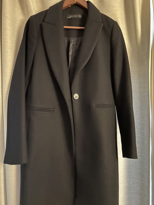 Zara women's coat like new with satin lining, warm, black, size S