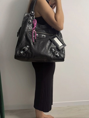 Balenciaga shoulder bag like new, black