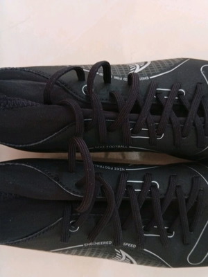 Ποδοσφαιρικά παπούτσια Nike νούμερο 36.5 σαν καινούργια, μαύρα