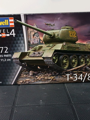 Συναρμολογούμενο μοντέλο τανκς T-34/85 1:72 Revell καινούργιο
