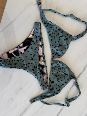 Bikini set like new, reversible black and khaki, size S