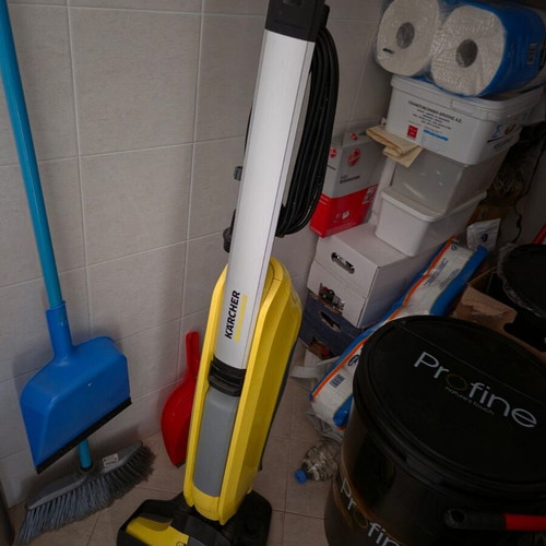 Karcher FC 5*EU electric mop 460W used with 2 cleaning sets