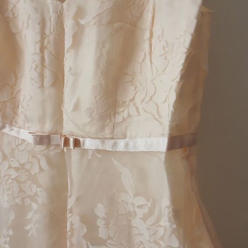 S.Oliver Dress New With Embroidered Flowers 84% Cotton Size L Vanilla