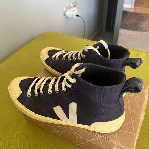 Veja sneakers size 42 blue like new