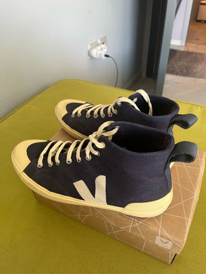 Veja sneakers size 42 blue like new