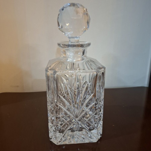 Crystal decanter like new with classic Pinwheel cut