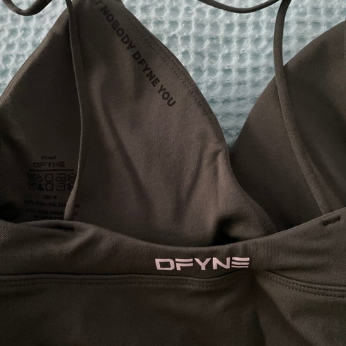 Dfyne sports top, green, size S