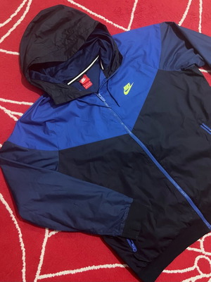 Nike windbreaker like new, size XL
