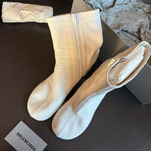 Balenciaga shoes size 36 like new, white leather heels