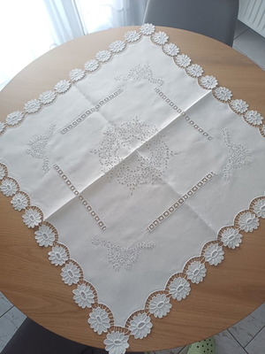Square white table linen like new 78x78 cm