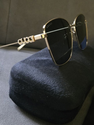 Gucci sunglasses like new, gold color
