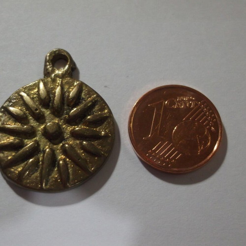 Metal pendant Sun of Vergina used, gold tone