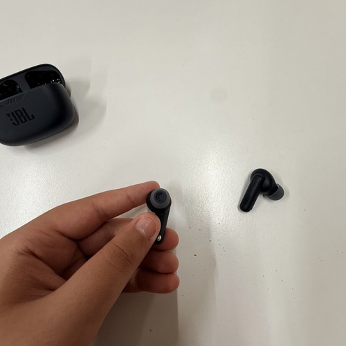JBL Wireless Bluetooth Headphones like new