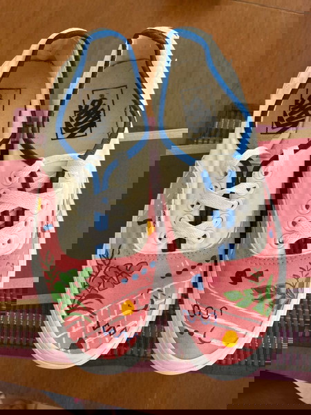 Vans ζωγραφισμενα στο χερι