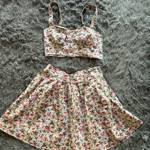 Floral set Bershka like new, multicolor skirt and blouse