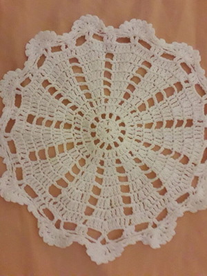 Small round doily like new, diameter 18-19cm