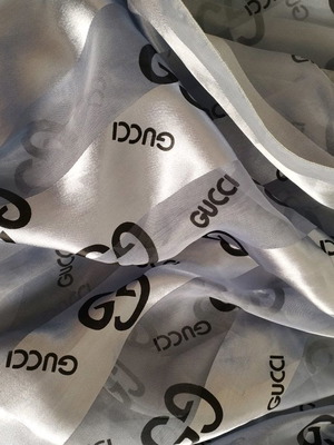 Gucci копринен шал винтидж автентичен голям