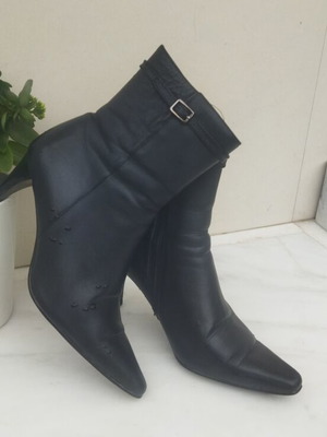 Leather women's ankle boots like new, black, low heel
