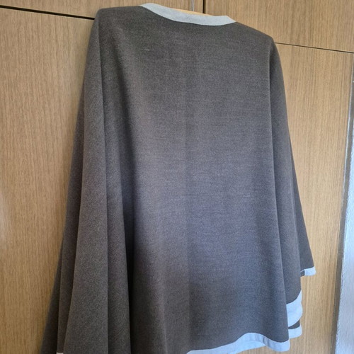 Short cape like new, beige and brown