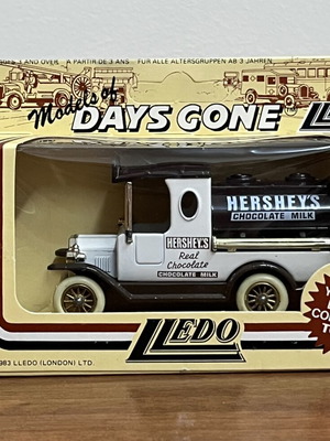 Lledo Days Gone Hershey’s Chocolate Milk Diecast model like new with box