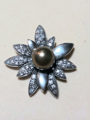 Silver handmade pendant with zircon and black freshwater pearl
