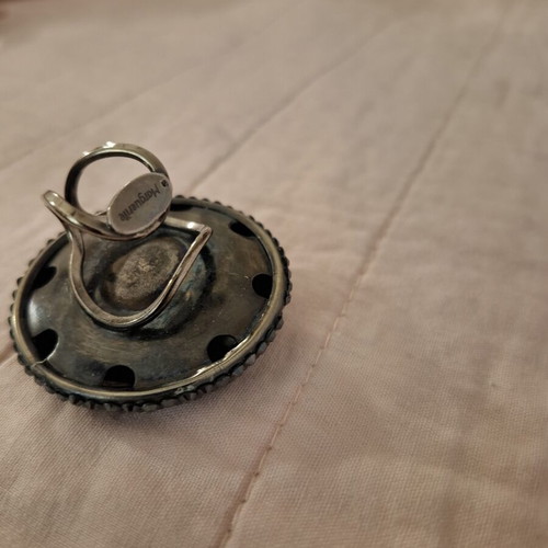 Marguerite ring with black gray strass, like new, adjustable
