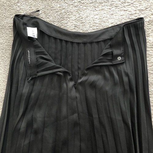 Luisa Cerano pleated skirt black like new, size XL